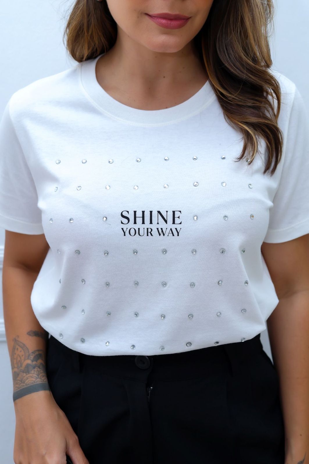 T-SHIRT SHINE COM STRASS TEE LINDA T-SHIRT SHINE COM STRASS TEE LINDA