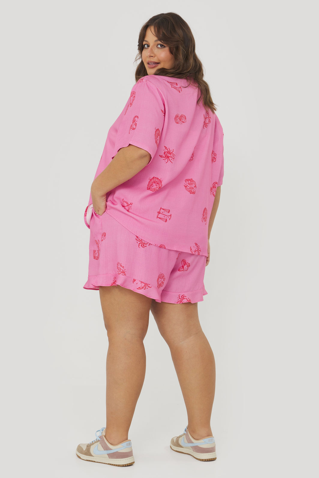 Short De Liocel Com Babado Zodíaco Estampado Short De Liocel Com Babado Zodíaco Estampado