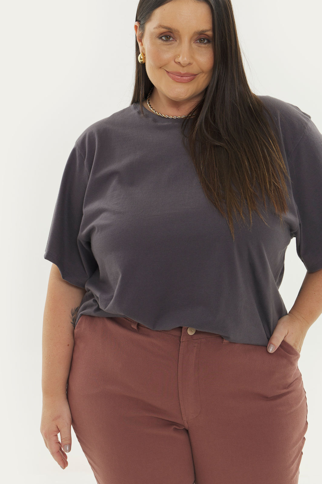 T-shirt Malha Confort Básica Nina Cinza