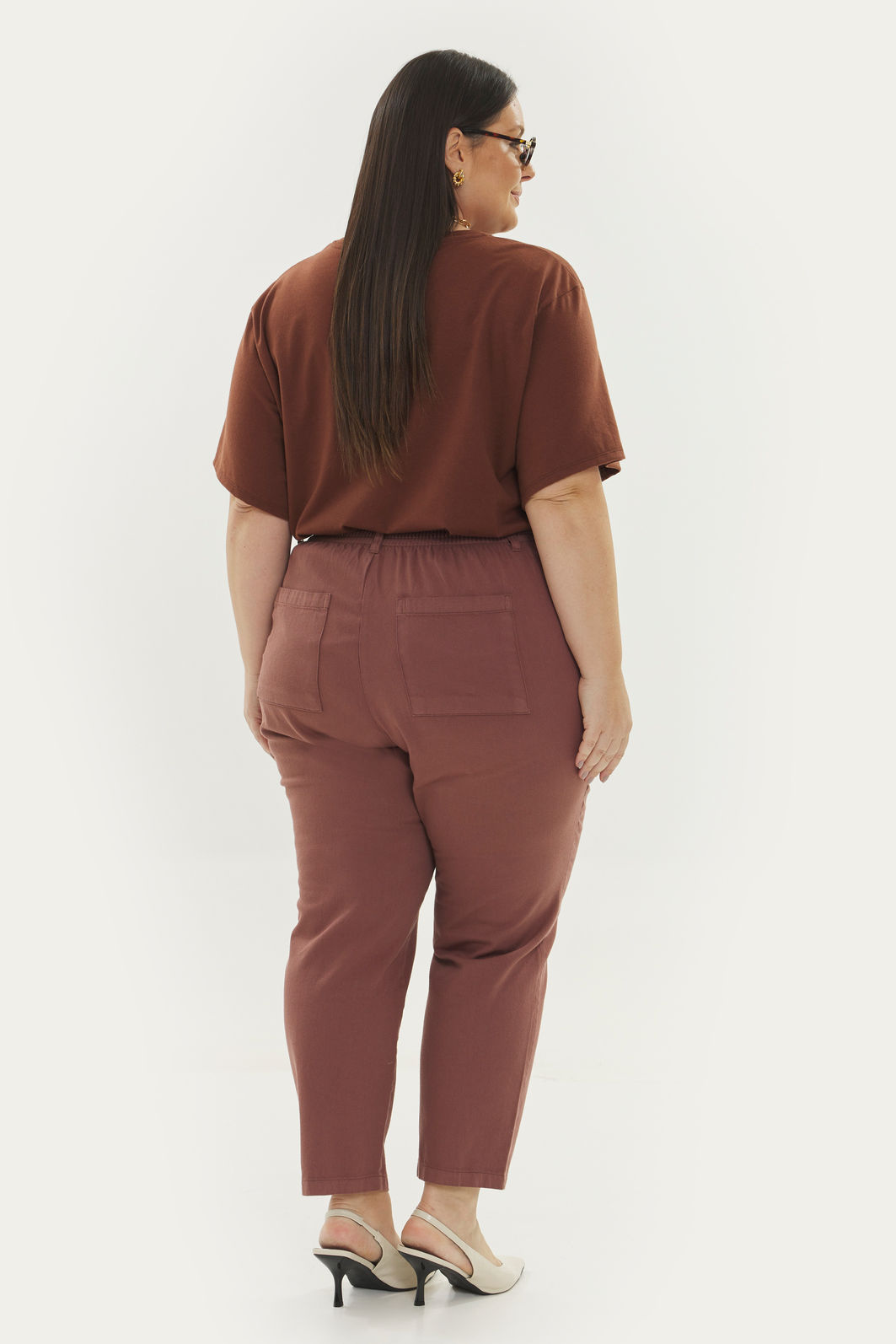 T-shirt Malha Confort Básica Nina Marrom