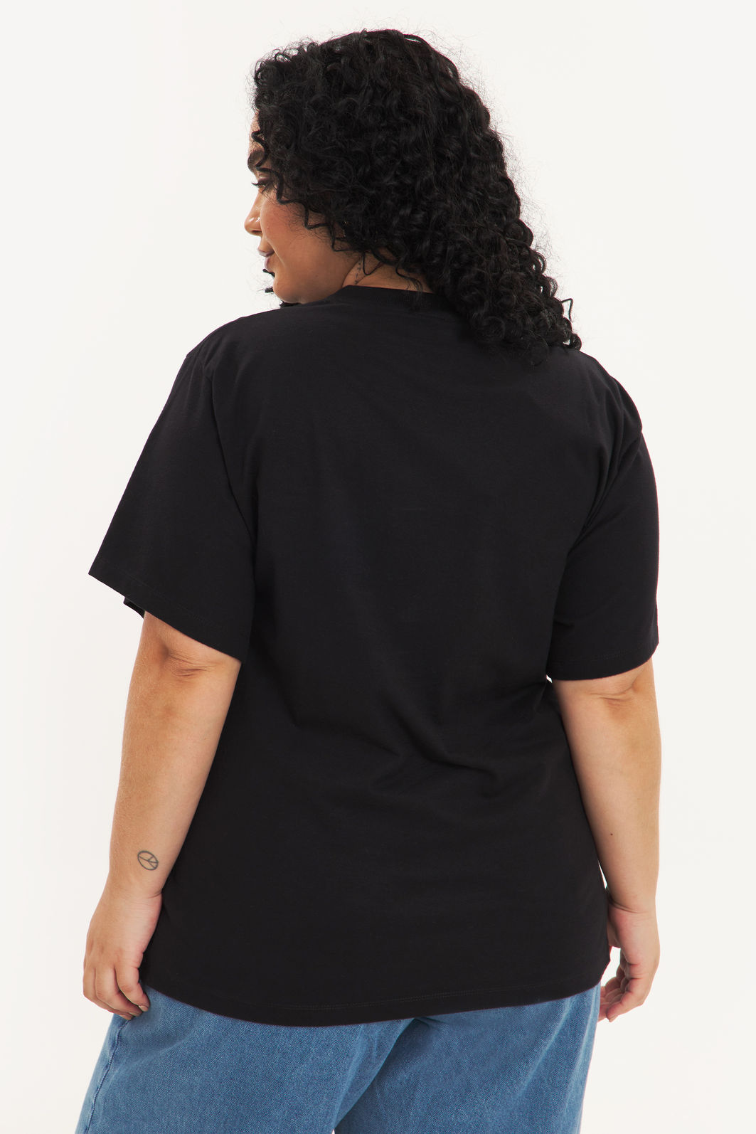 T-Shirt Malha Confort Básica Nina Preto T-Shirt Malha Confort Básica Nina Preto
