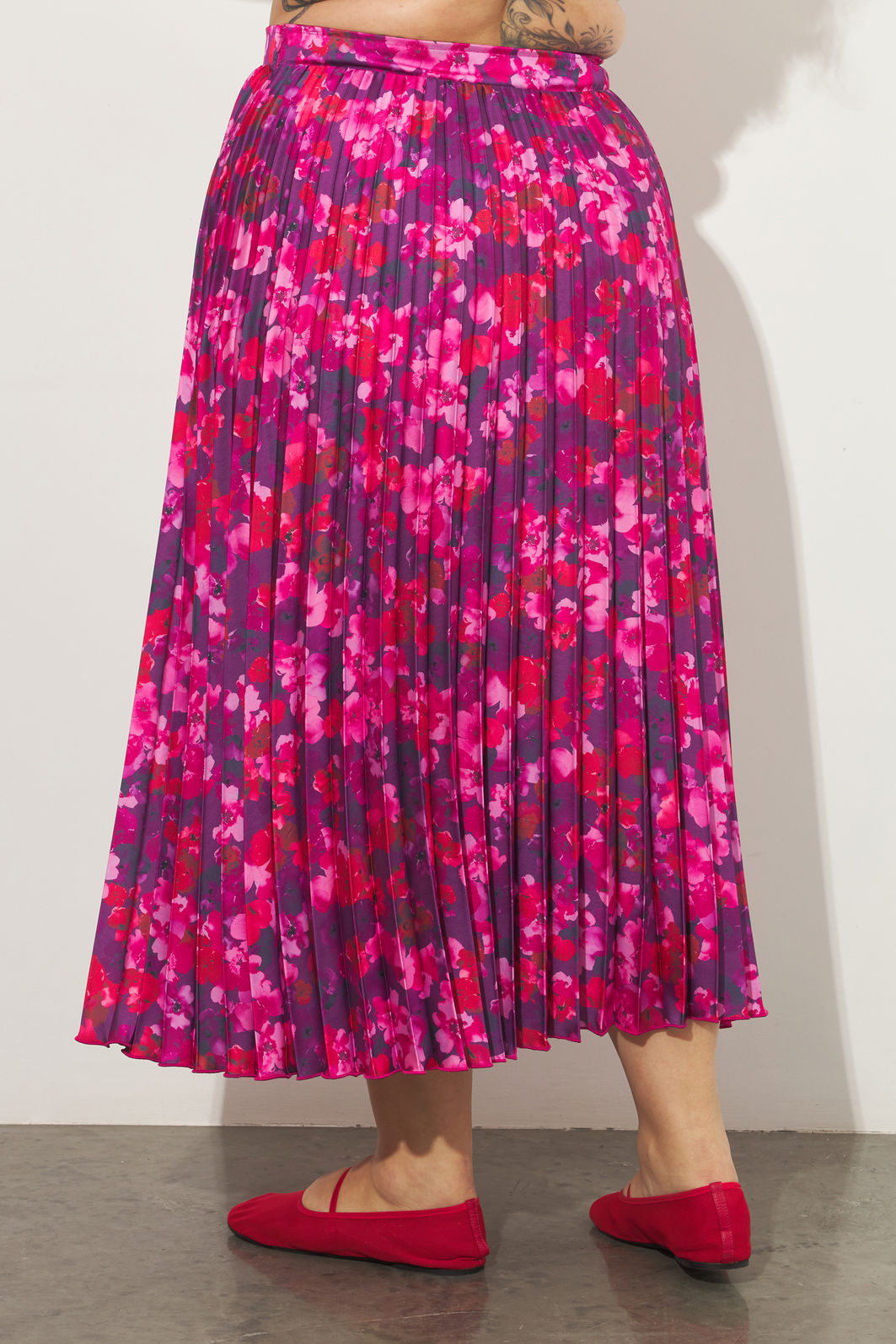 Saia Midi Plissada Scarlet Floral