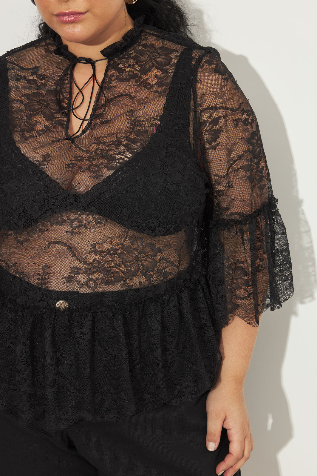 Blusa De Renda Florinda Preto