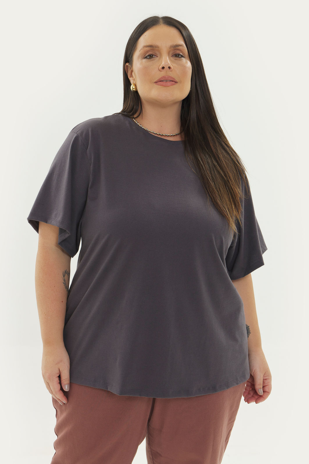 T-shirt Malha Confort Básica Nina Cinza