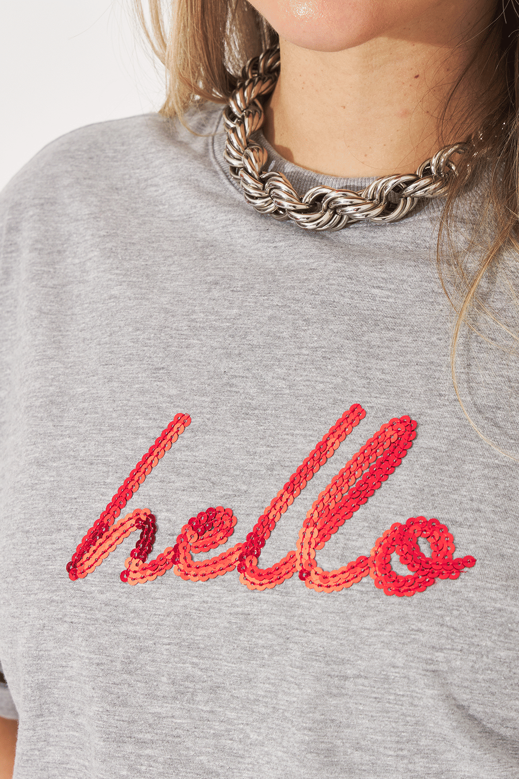 T-shirt Bordada Boxy Hello Cinza Mescla