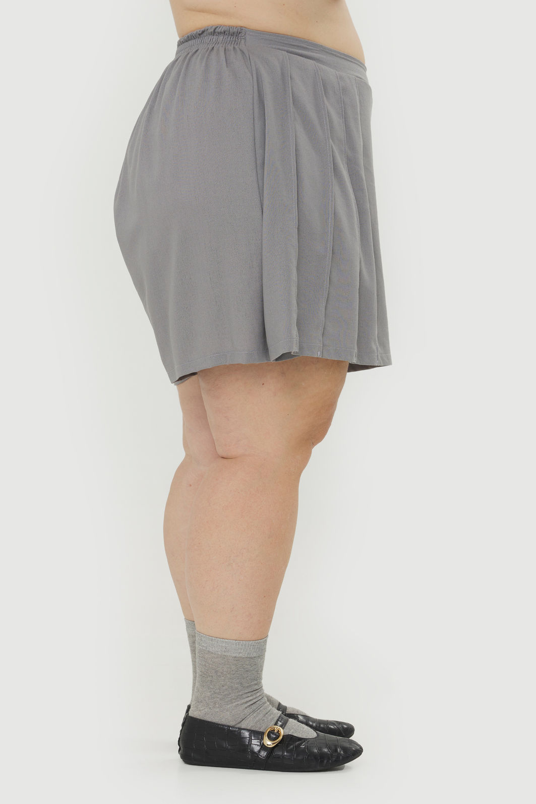 Short Saia Com Pregas Donatella Cinza Short Saia Com Pregas Donatella Cinza