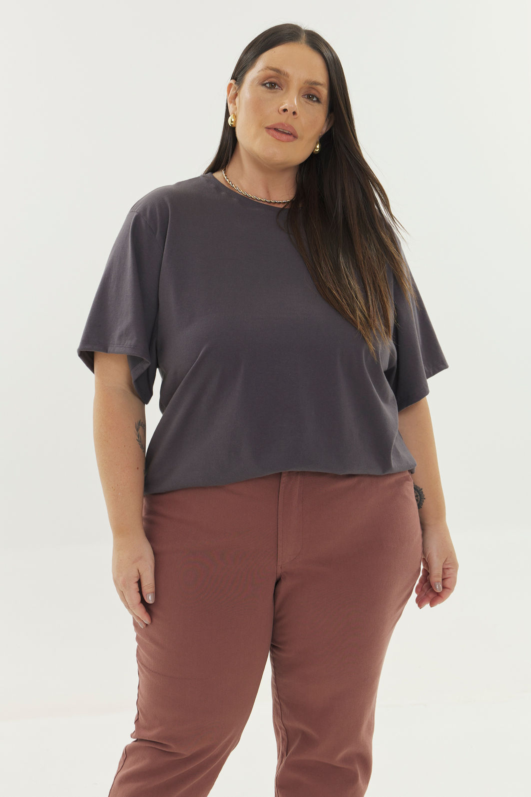 T-shirt Malha Confort Básica Nina Cinza