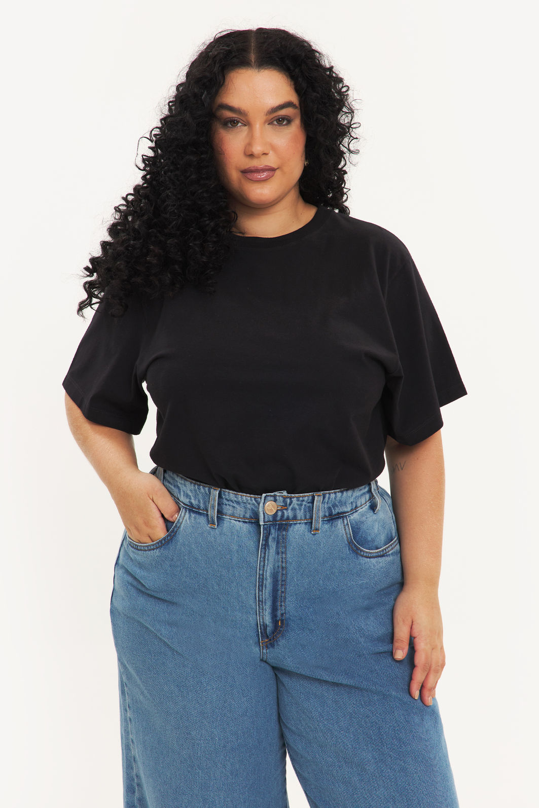 T-Shirt Malha Confort Básica Nina Preto T-Shirt Malha Confort Básica Nina Preto