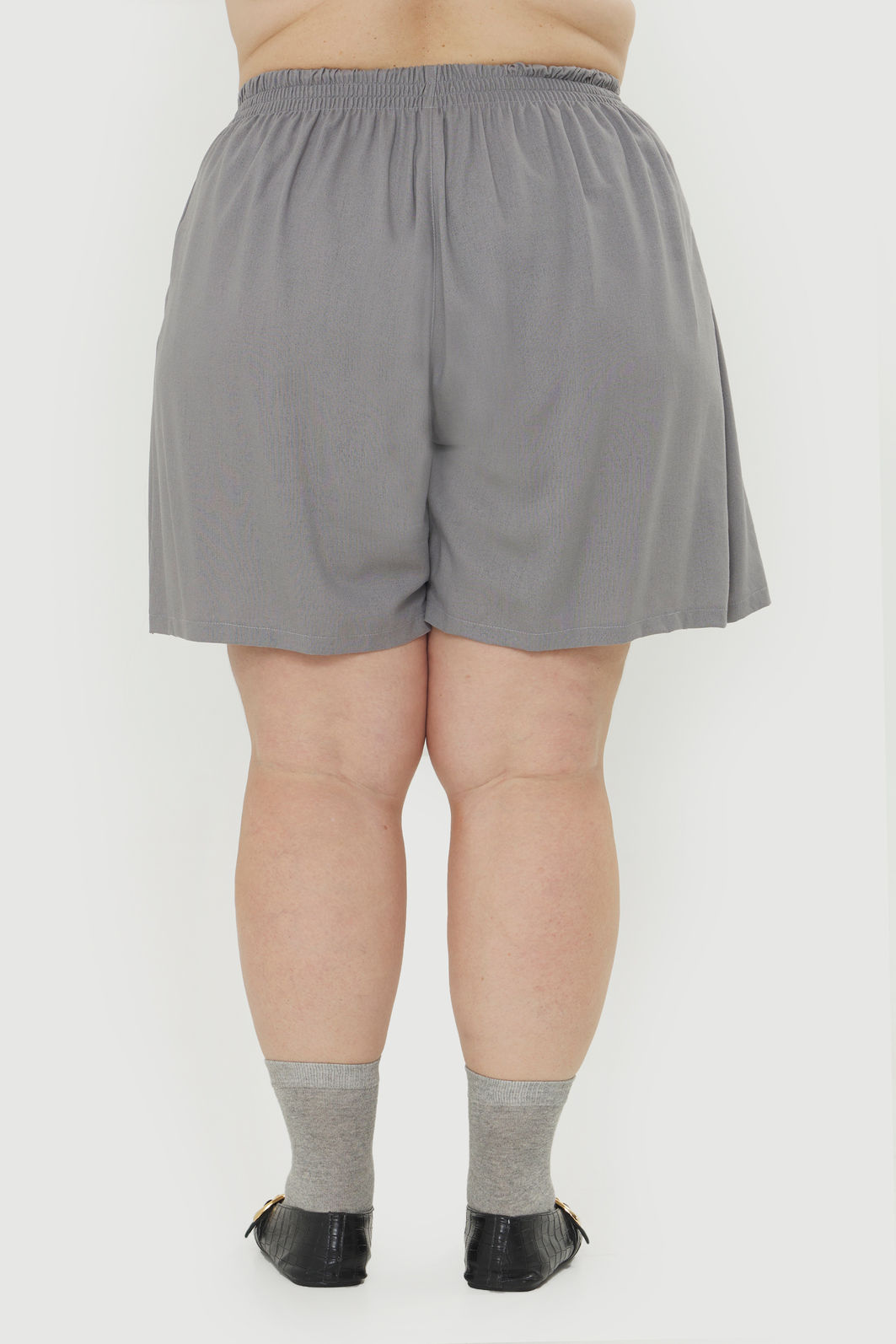 Short Saia Com Pregas Donatella Cinza Short Saia Com Pregas Donatella Cinza