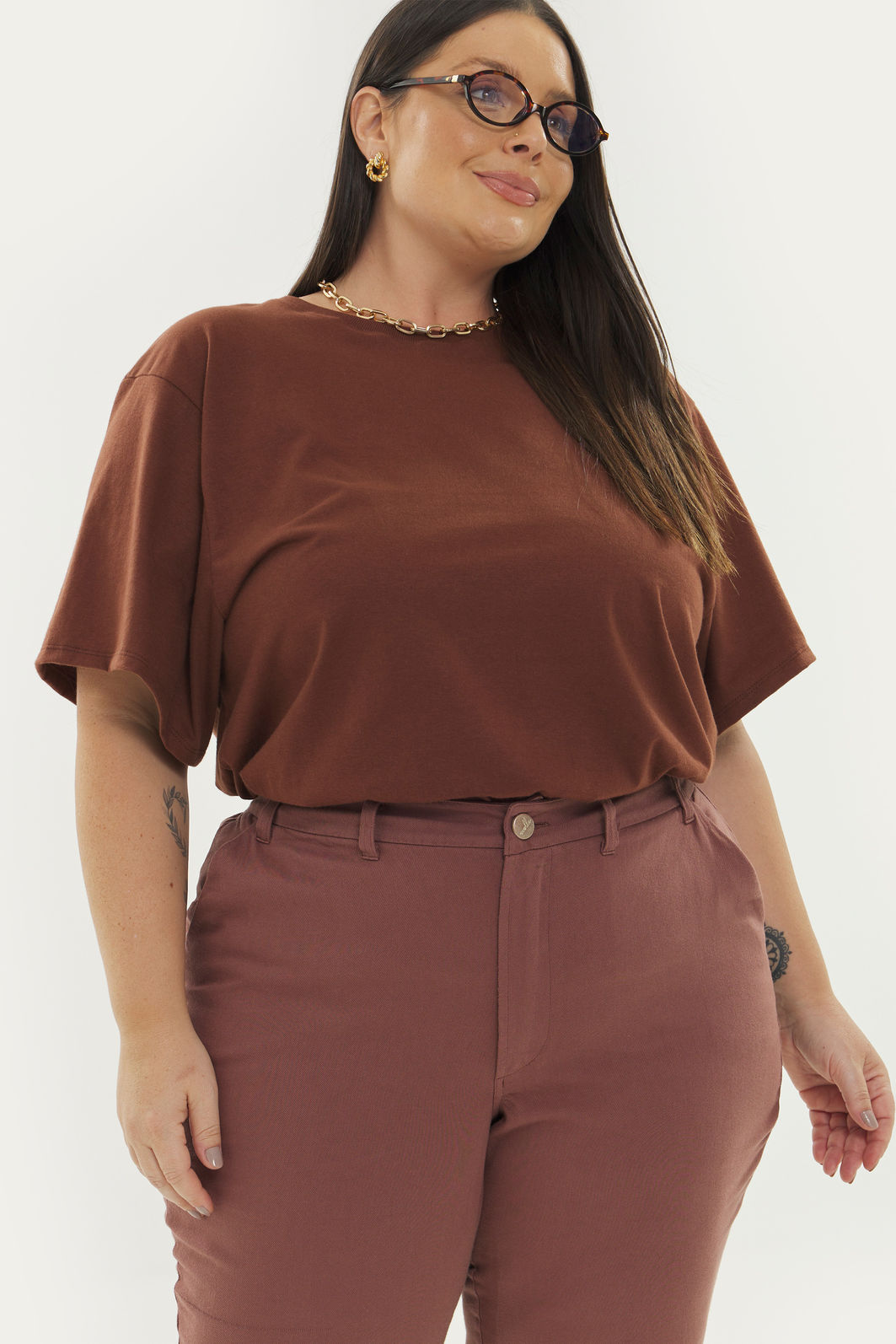 T-shirt Malha Confort Básica Nina Marrom