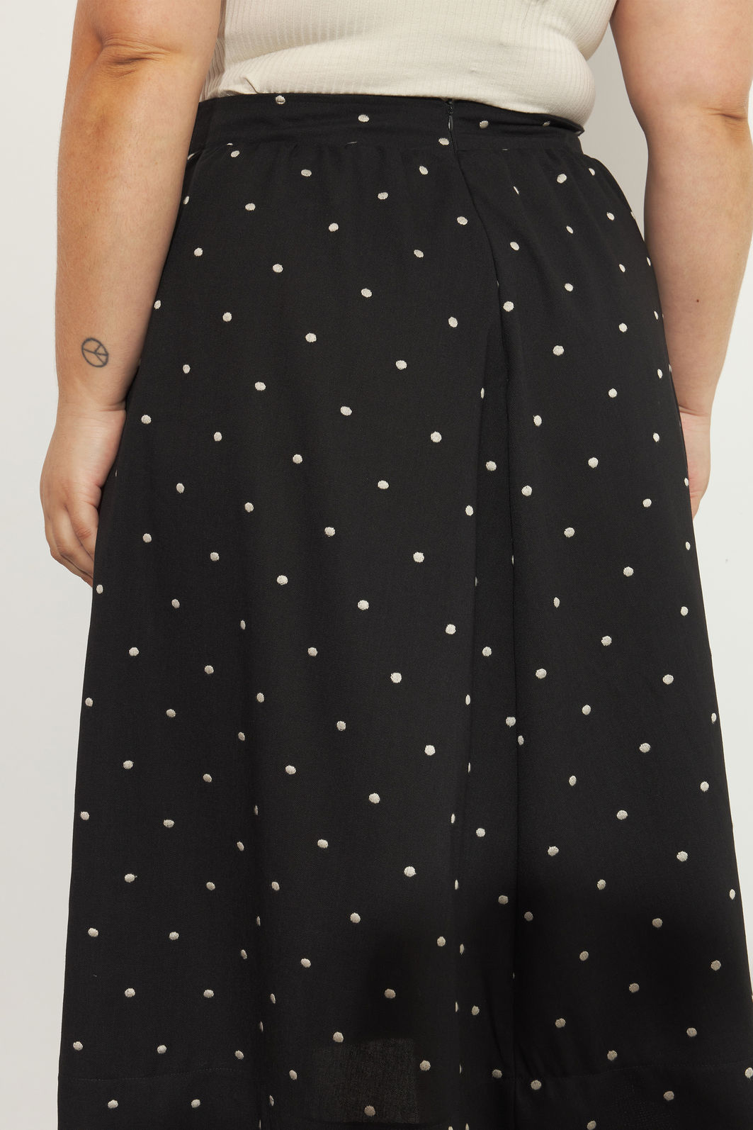 Saia Midi Evasê Doroty Poá