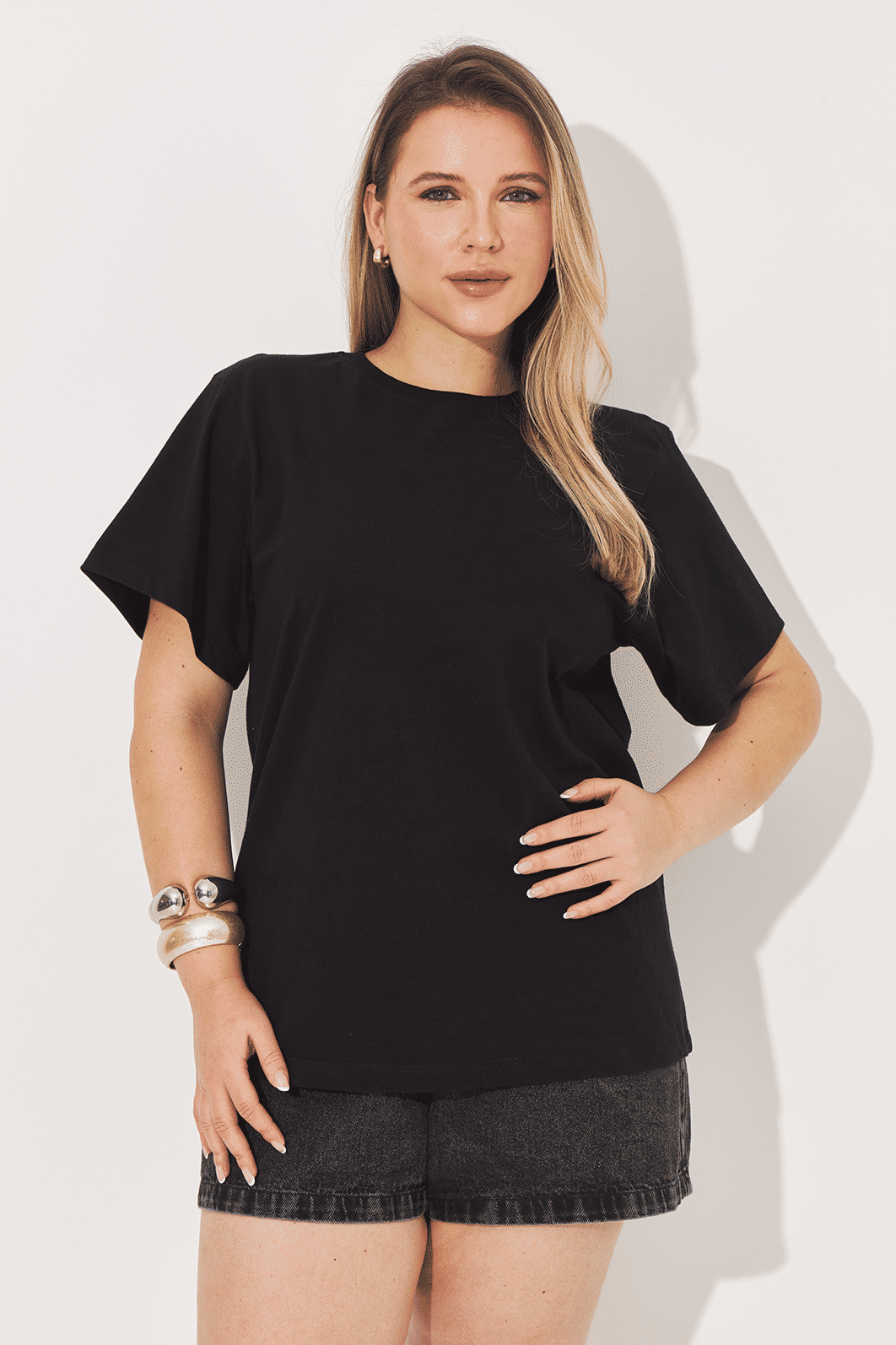 T-Shirt Malha Confort Básica Nina Preto T-Shirt Malha Confort Básica Nina Preto