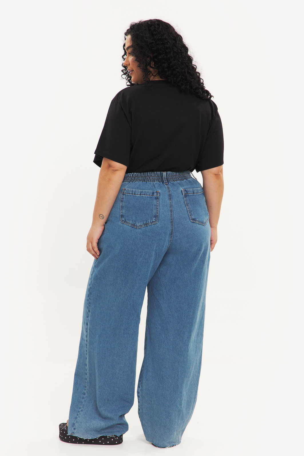 T-Shirt Malha Confort Básica Nina Preto