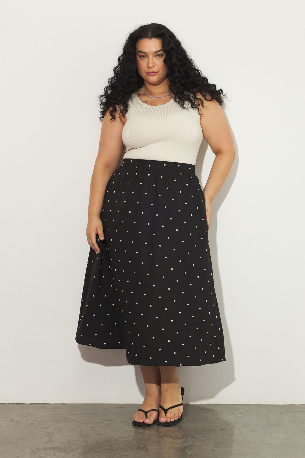 Saia Midi Evasê Doroty Poá