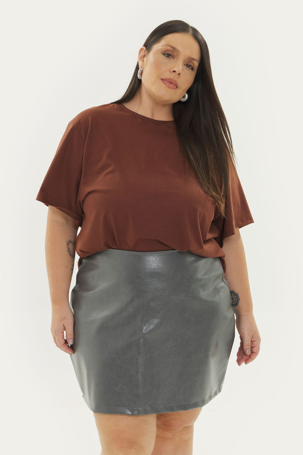 T-shirt Malha Confort Básica Nina Marrom