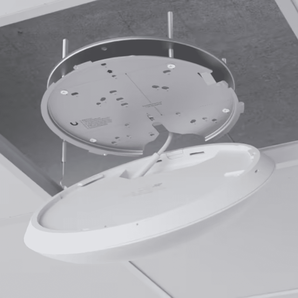 UBIQUITI U7-PRO-MAX UBIQUITI U7-PRO-MAX