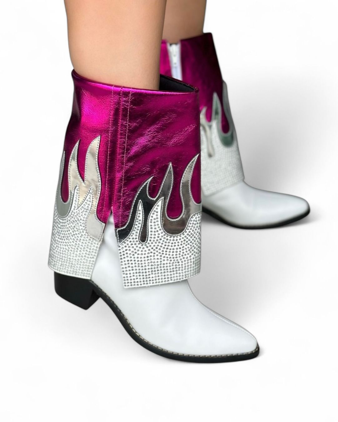 AMANDA - BOTA COURO CAPA BORDADA BRANCO E PINK