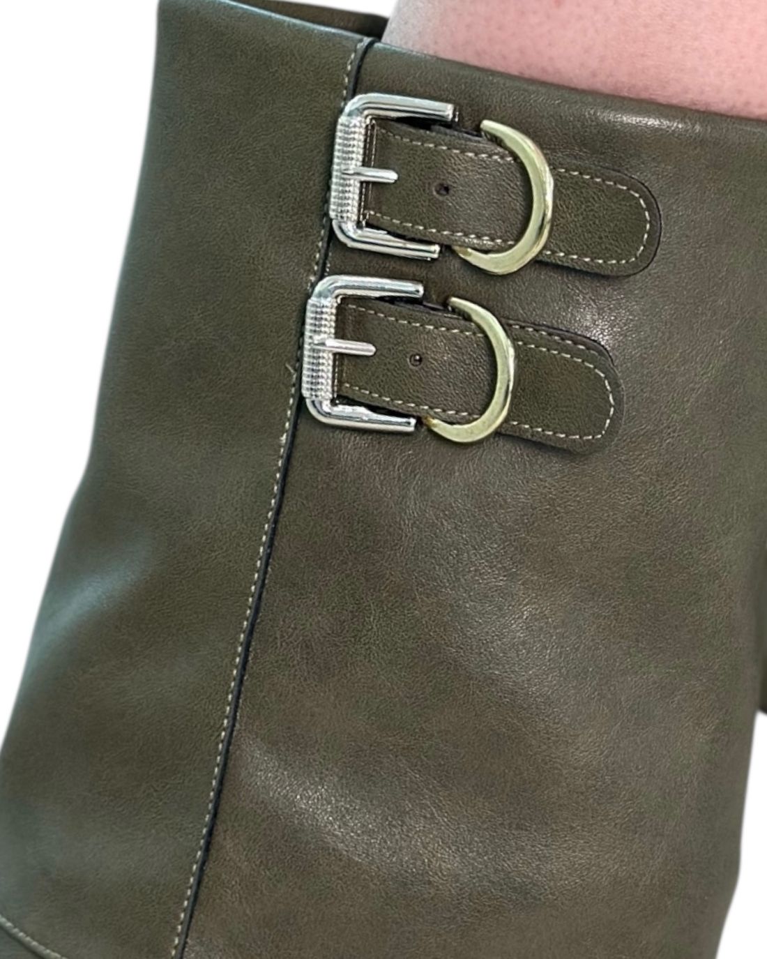 ACÁLIA - BOTA COURO CANO CURTO VERDE ARMY ACÁLIA - BOTA COURO CANO CURTO VERDE ARMY