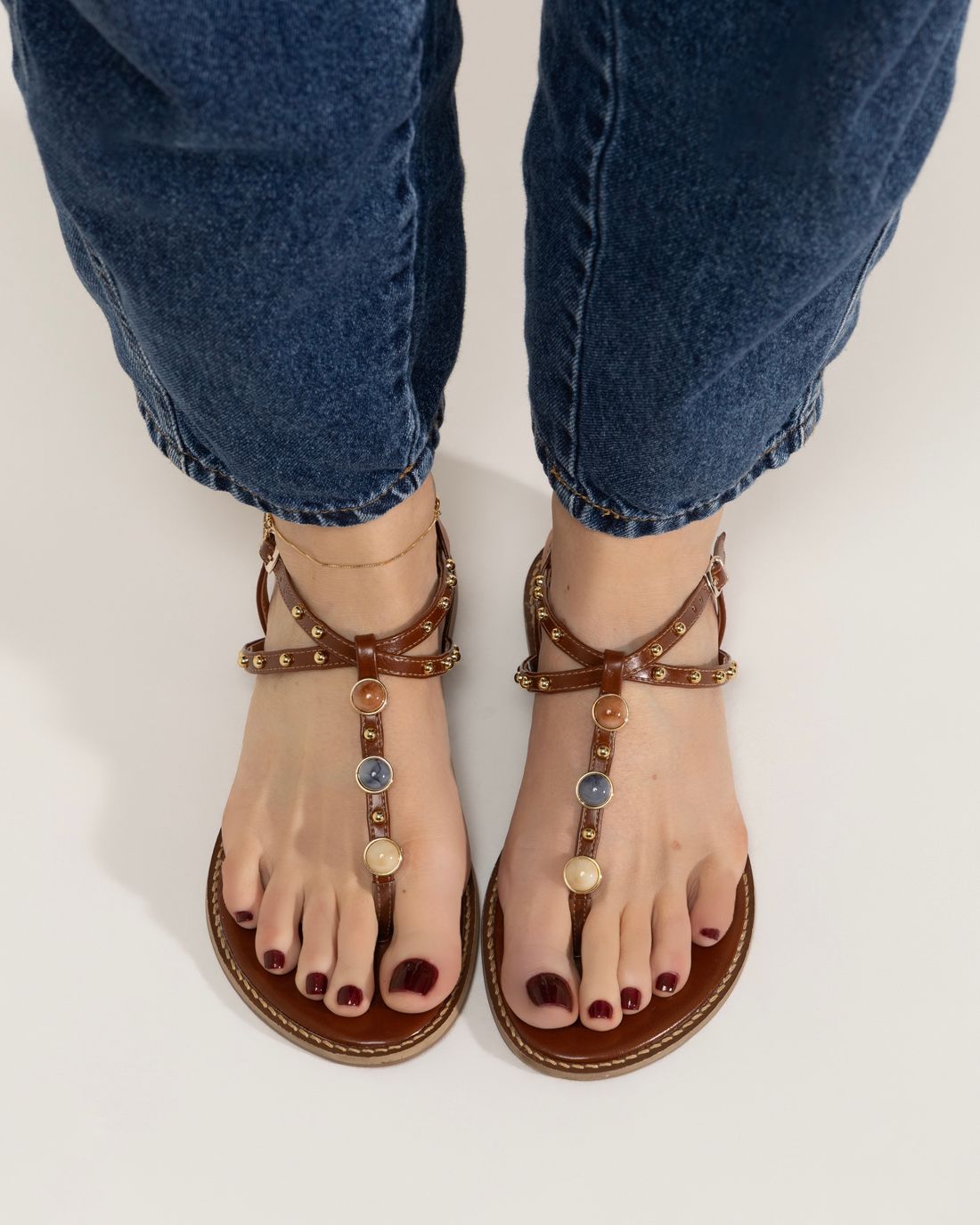 PIPA - FLAT SANDÁLIA CARAMELO COM PEDRAS COLORIDAS PIPA - FLAT SANDÁLIA CARAMELO COM PEDRAS COLORIDAS