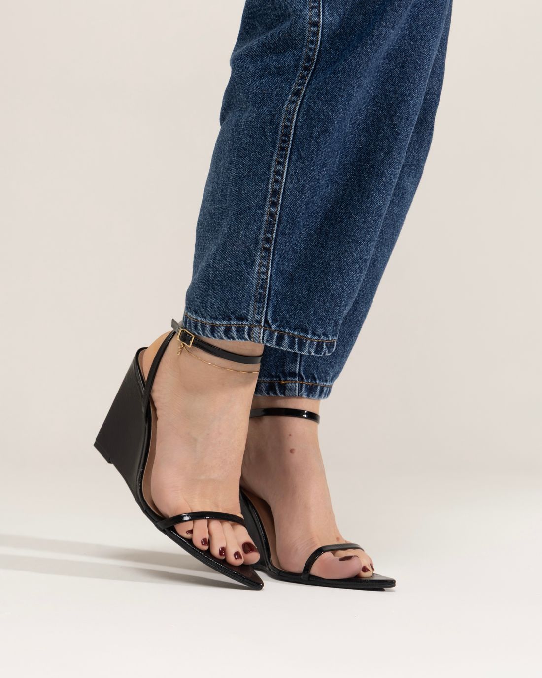 OLINDA – SANDÁLIA SALTO ANABELA PRETA OLINDA – SANDÁLIA SALTO ANABELA PRETA