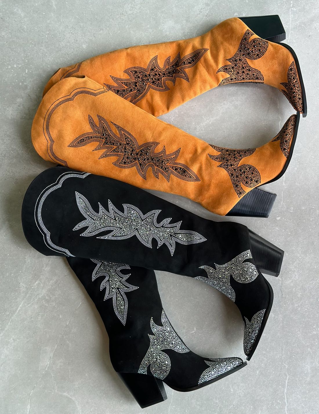 CELINA - BOTA CAMURÇA BORDADA CANO LONGO PRETA