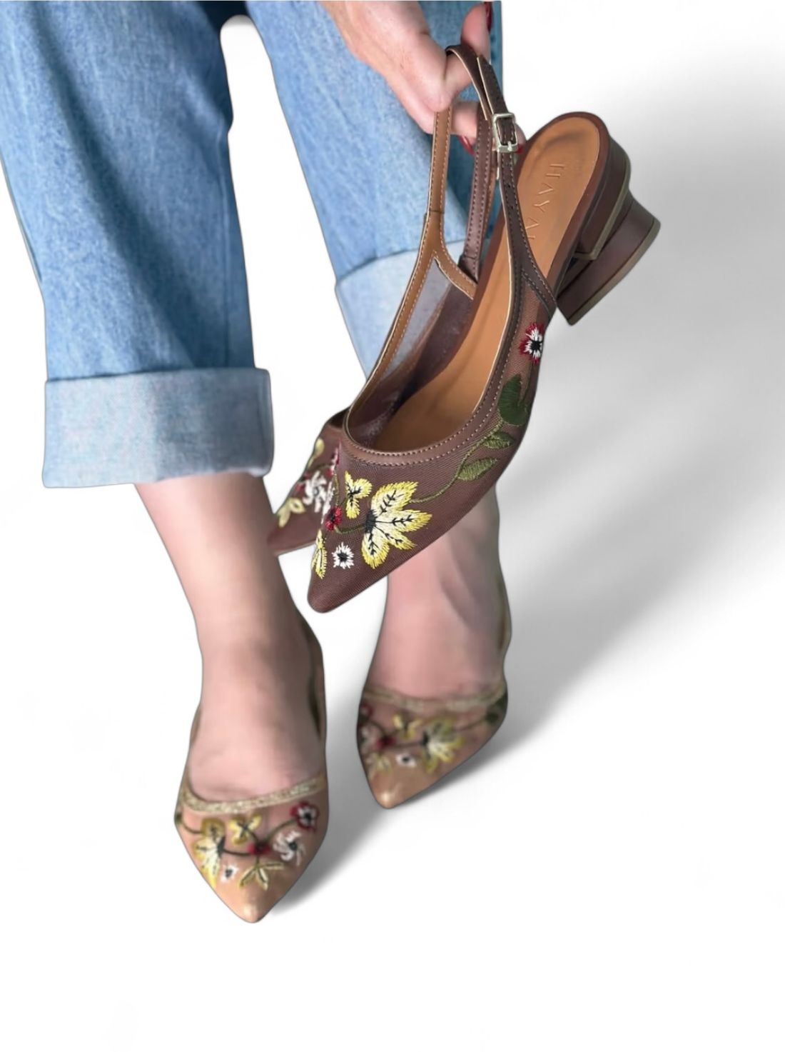 LÉA - SAPATILHA SLINGBACK TELA BORDADA MARROM LÉA - SAPATILHA SLINGBACK TELA BORDADA MARROM