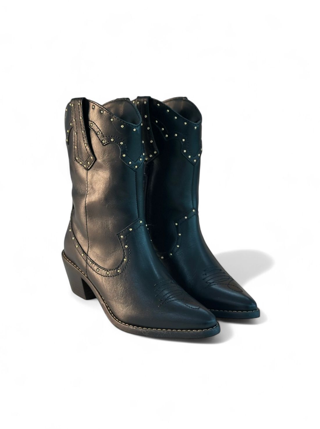 SELENA - BOTA COURO COM PESPONTOS E TACHAS PRETA SELENA - BOTA COURO COM PESPONTOS E TACHAS PRETA