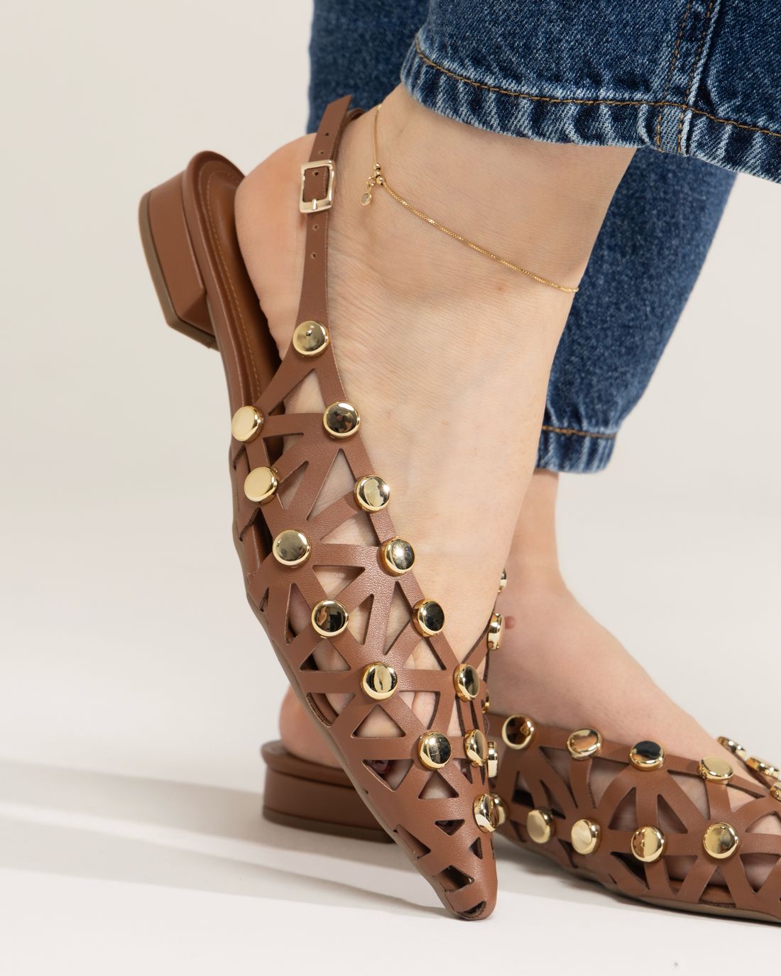 SAVINA - SAPATILHA SLINGBACK COURO COM TACHAS CARAMELO SAVINA - SAPATILHA SLINGBACK COURO COM TACHAS CARAMELO