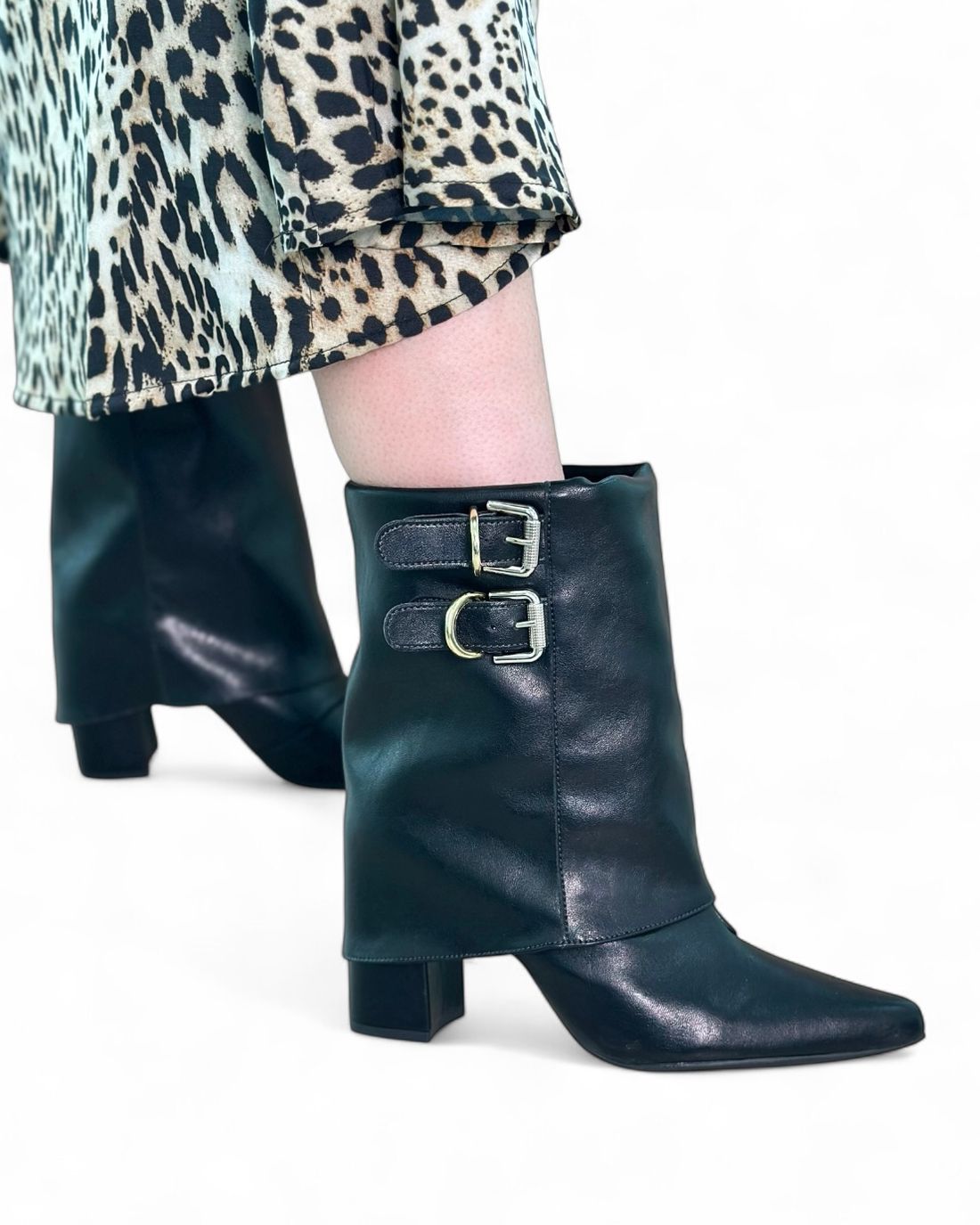 ACÁLIA - BOTA COURO CANO CURTO PRETA ACÁLIA - BOTA COURO CANO CURTO PRETA