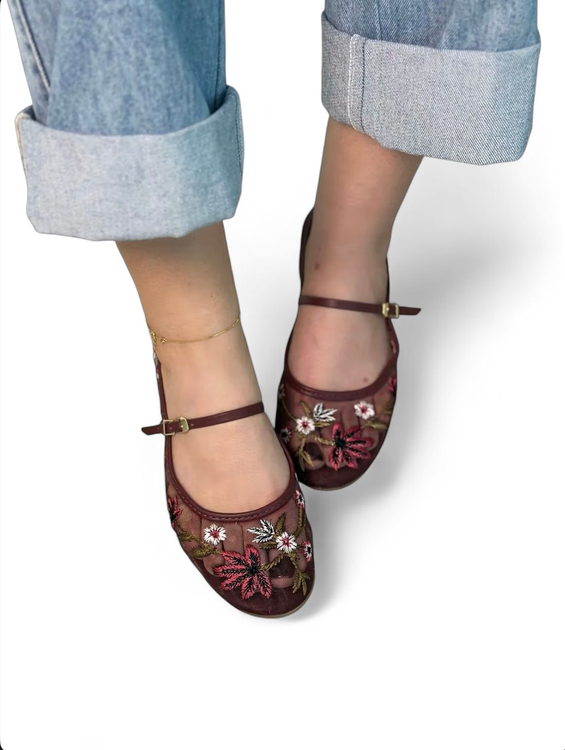 NAOMI - SAPATILHA TELA BORDADA BROMÉLIA NAOMI - SAPATILHA TELA BORDADA BROMÉLIA