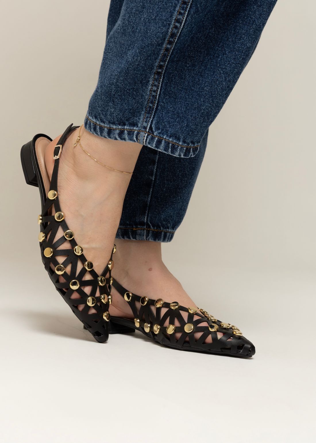 SAVINA - SAPATILHA SLINGBACK COURO COM TACHAS PRETA SAVINA - SAPATILHA SLINGBACK COURO COM TACHAS PRETA