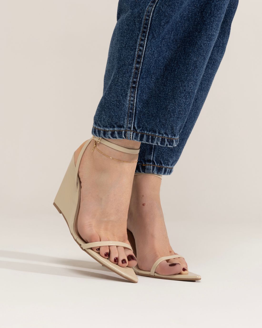 OLINDA – SANDÁLIA SALTO ANABELA OFF WHITE OLINDA – SANDÁLIA SALTO ANABELA OFF WHITE