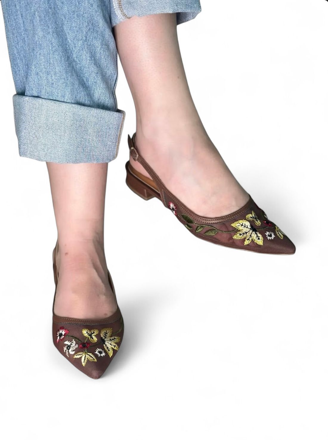 LÉA - SAPATILHA SLINGBACK TELA BORDADA MARROM LÉA - SAPATILHA SLINGBACK TELA BORDADA MARROM