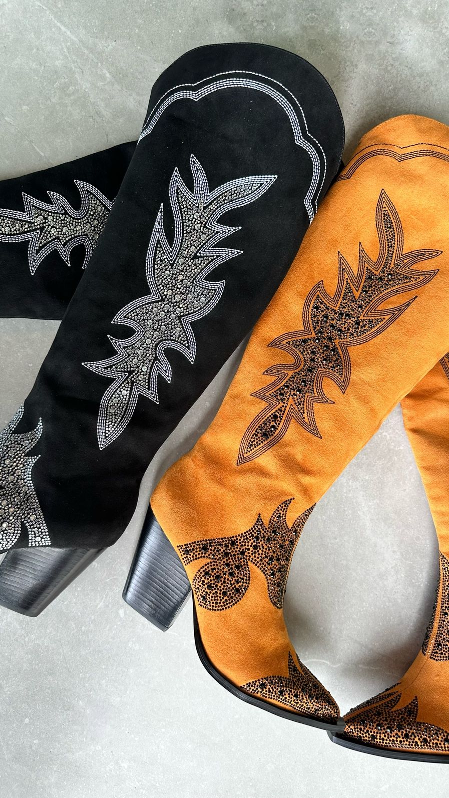 CELINA - BOTA CAMURÇA BORDADA CANO LONGO PRETA