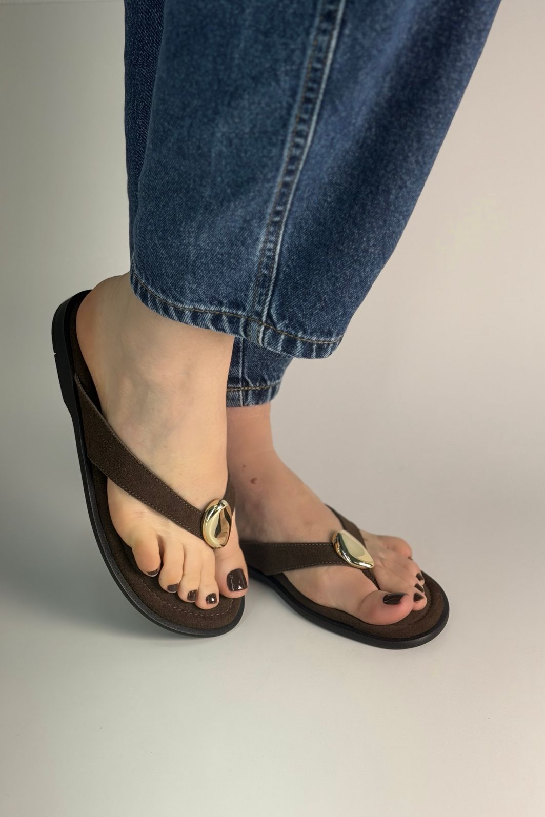 SOL - CHINELO DE DEDO EM COURO CAMURÇA CAFÉ SOL - CHINELO DE DEDO EM COURO CAMURÇA CAFÉ