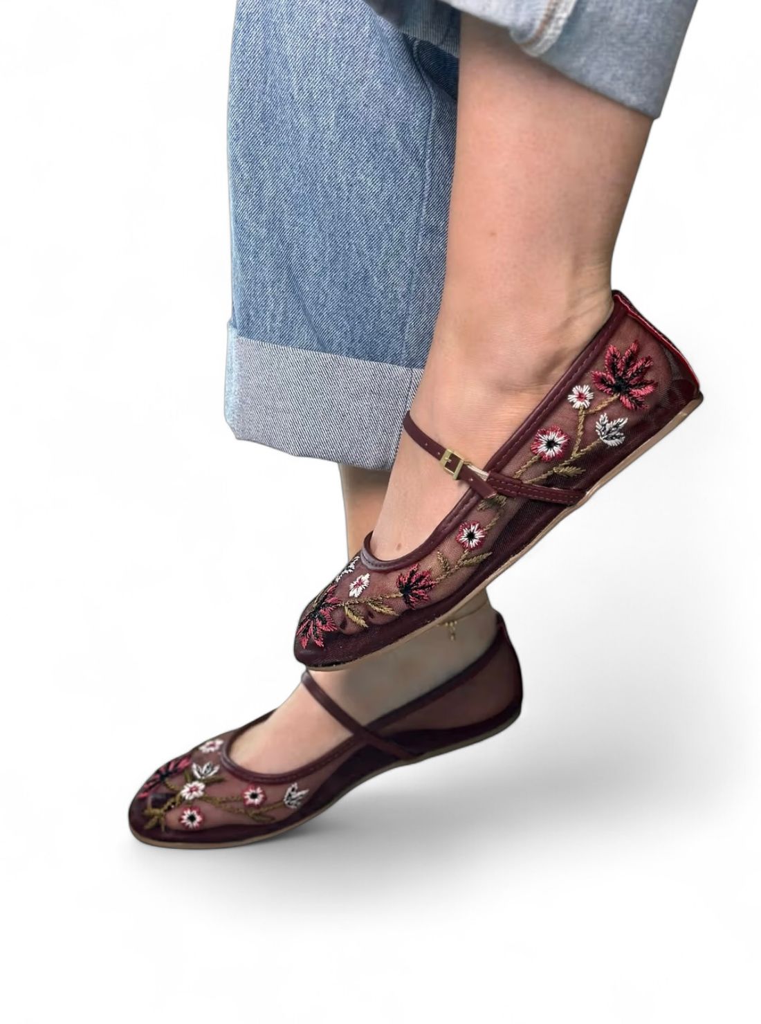 NAOMI - SAPATILHA TELA BORDADA BROMÉLIA NAOMI - SAPATILHA TELA BORDADA BROMÉLIA