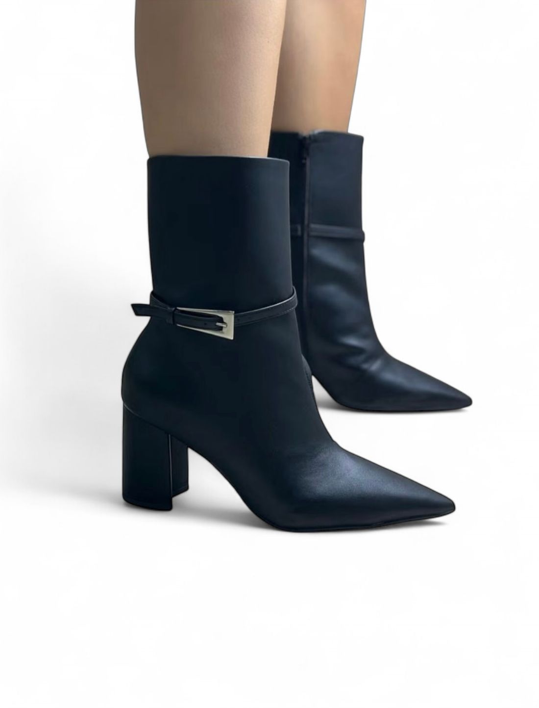 DÁLIA - BOTA COURO CANO BAIXO COM FIVELA PRETA DÁLIA - BOTA COURO CANO BAIXO COM FIVELA PRETA