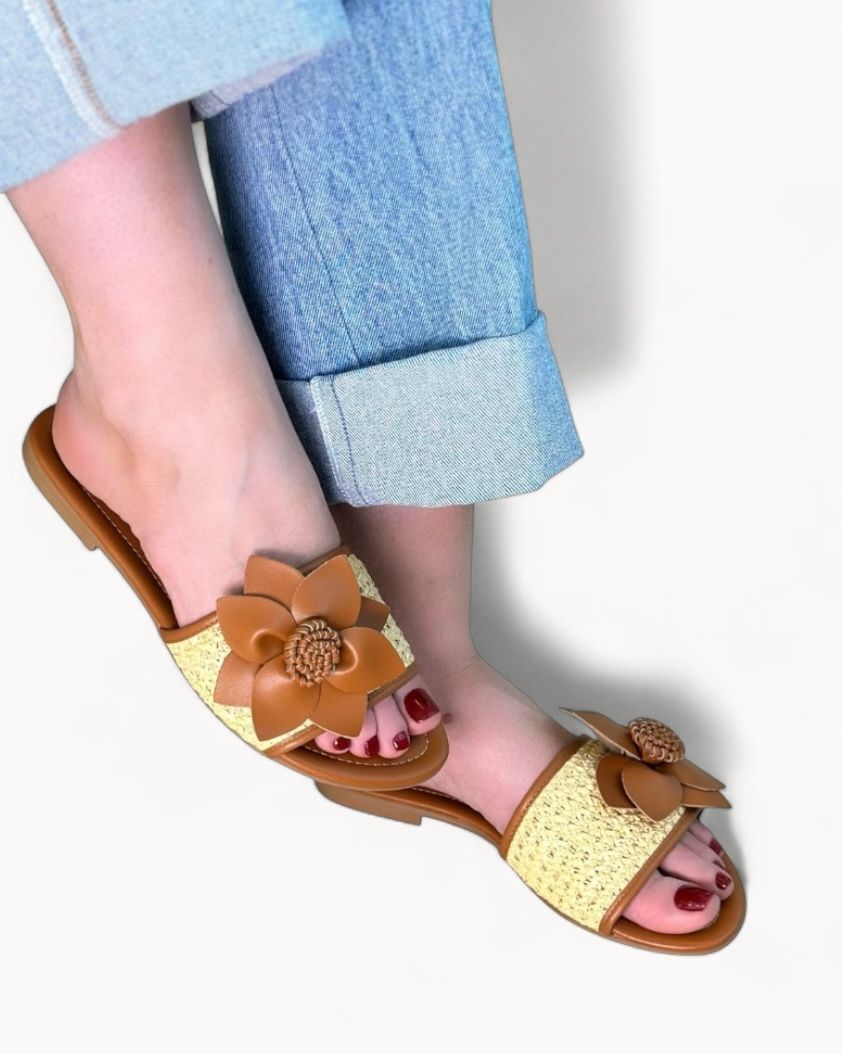 BRENDA – FLAT RASTEIRA FLOR CARAMELO BRENDA – FLAT RASTEIRA FLOR CARAMELO