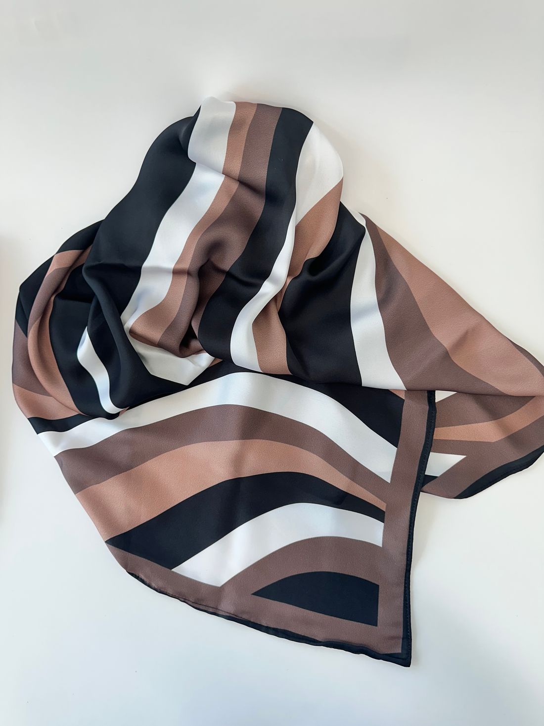 LENÇO QUADRADO PSICODÉLICO MULTICOLOR 90X90