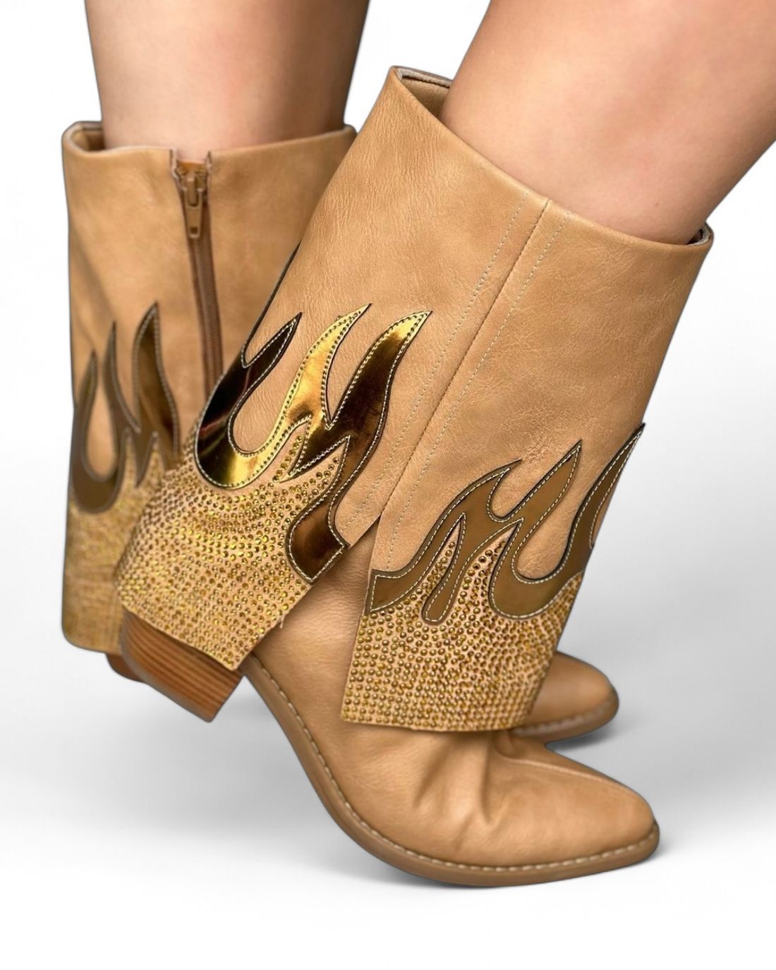 AMANDA - BOTA COURO CAPA BORDADA CAMEL AMANDA - BOTA COURO CAPA BORDADA CAMEL