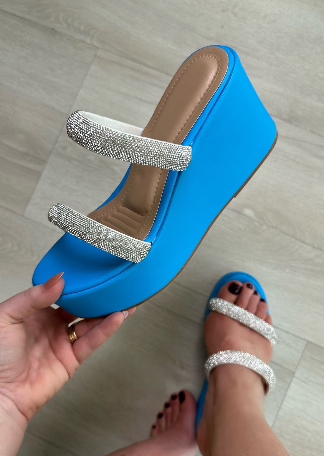 LIDI - TAMANCO STRASS PLATAFORMA AZUL LIDI - TAMANCO STRASS PLATAFORMA AZUL