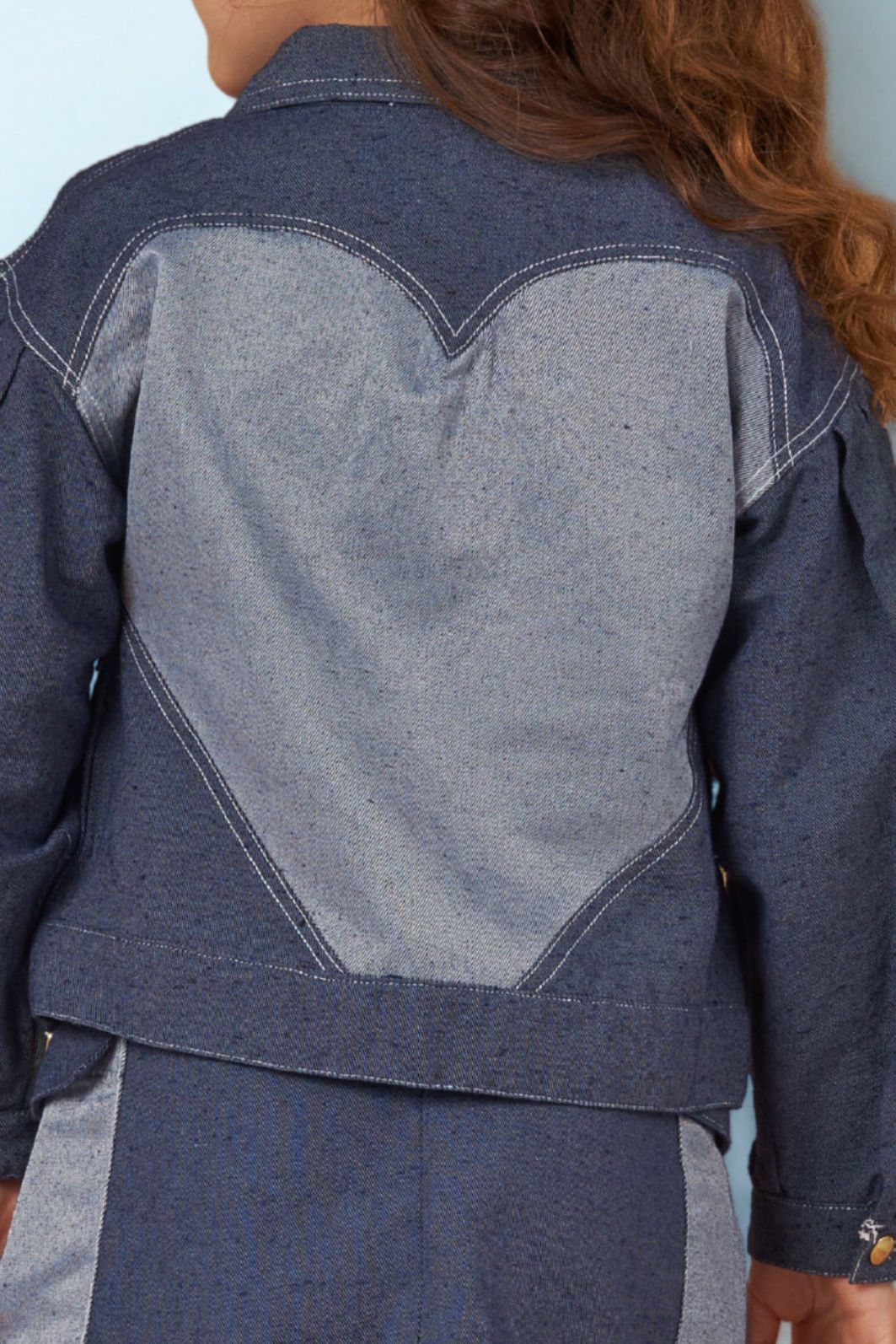 Jaqueta jeans com coração costas