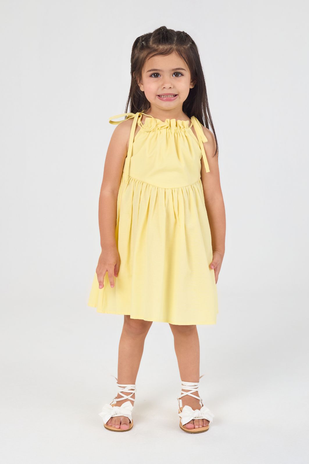 Vestido com detalhe de amarração Vestido com detalhe de amarração