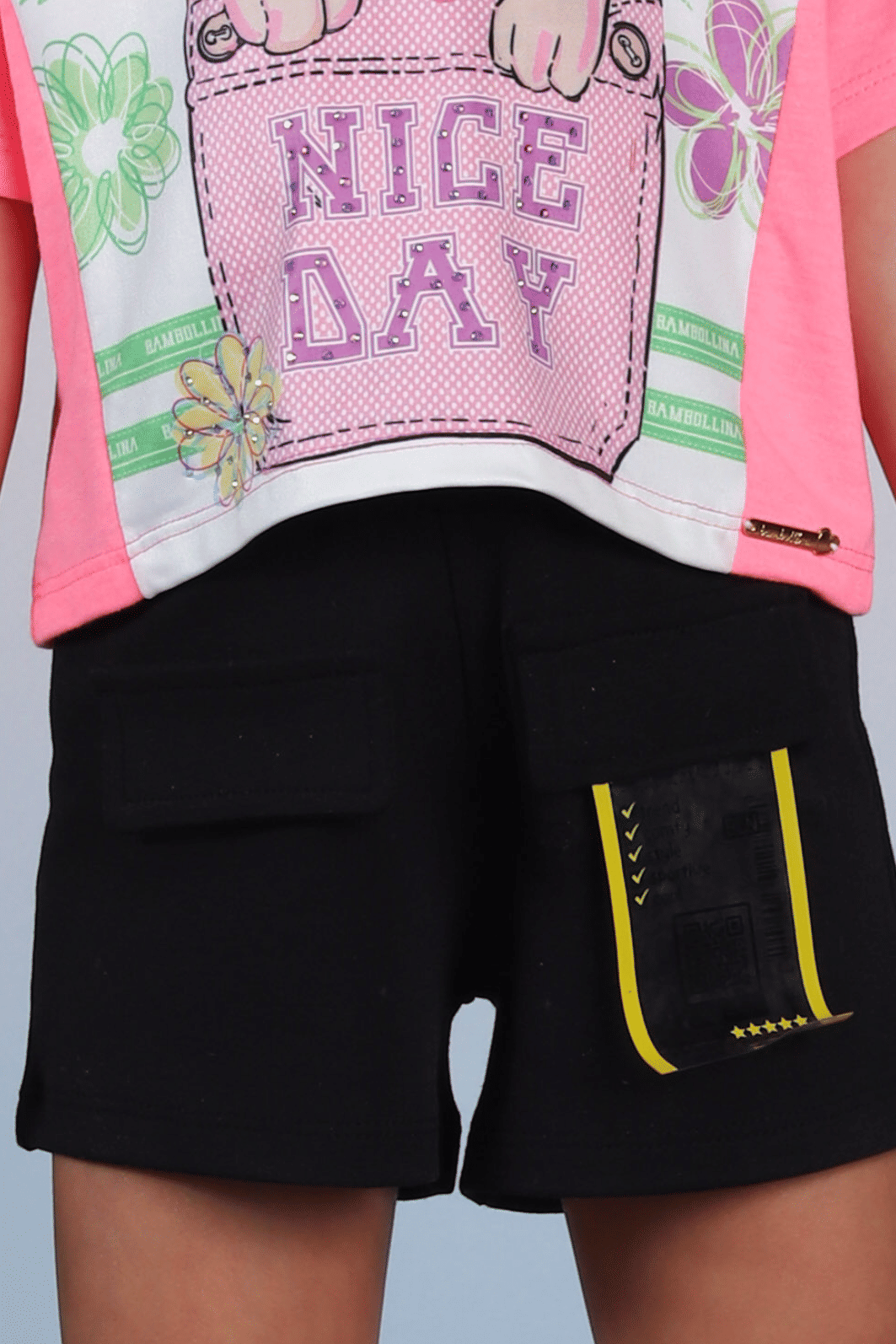 Short preto com detalhes em lapela Short preto com detalhes em lapela