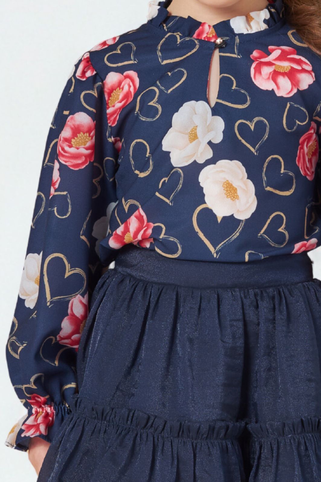 Conjunto blusa de crepe estampada e saia de organza Conjunto blusa de crepe estampada e saia de organza