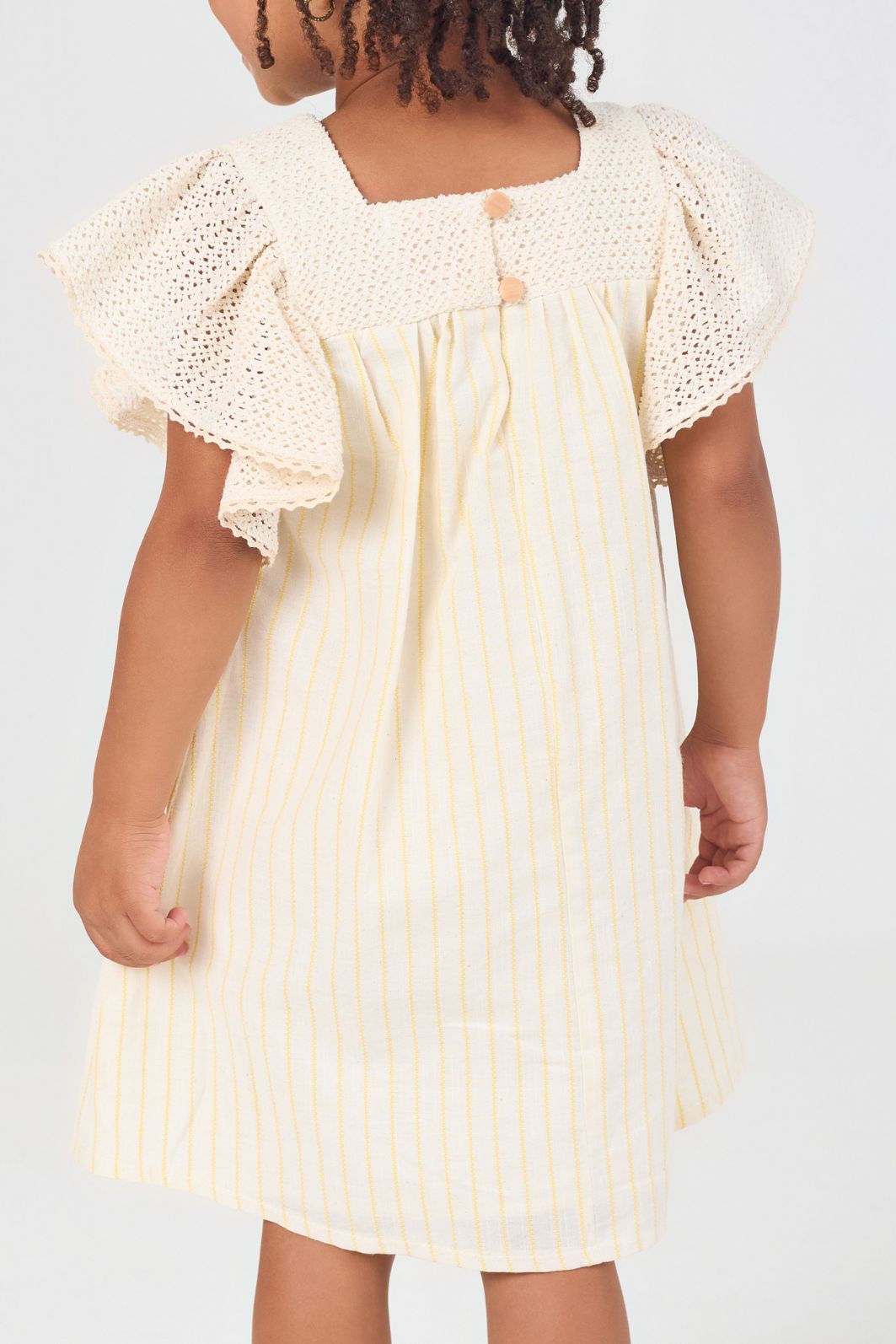 Vestido listrado com pala e ombros em tricô Vestido listrado com pala e ombros em tricô