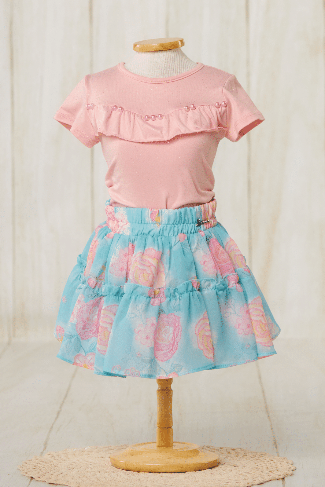 Conjunto body de malha e saia estampada Conjunto body de malha e saia estampada
