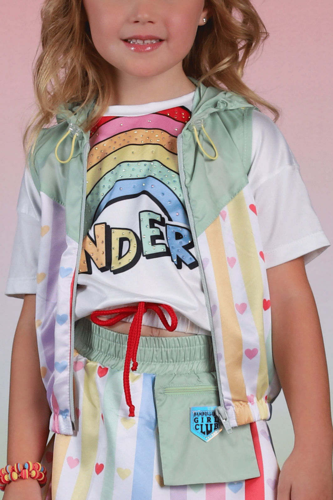 Colete com capuz e estampa de corações com zíper Colete com capuz e estampa de corações com zíper