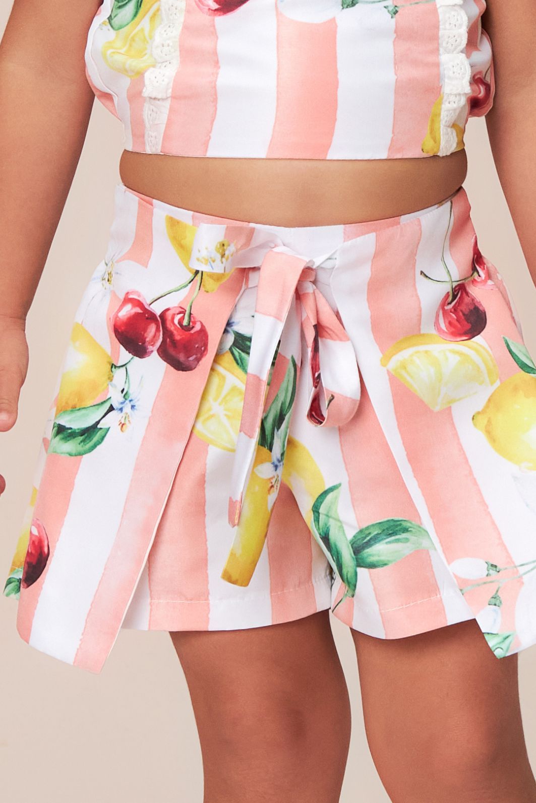 Conjunto top e short-saia estampa frutas