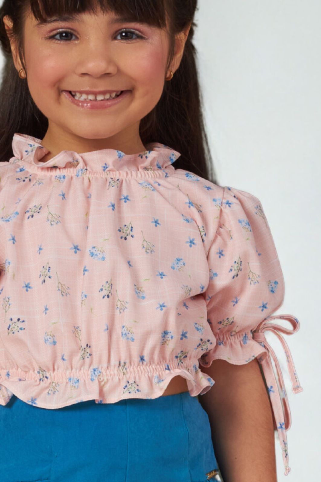 Conjunto blusa estampada e short det. babadinho no bolso